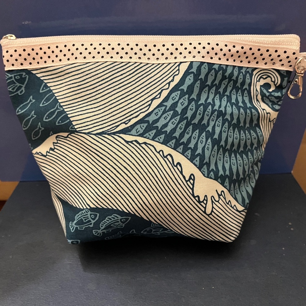 NWOT Hawaiian design cosmetic bag travel pouch